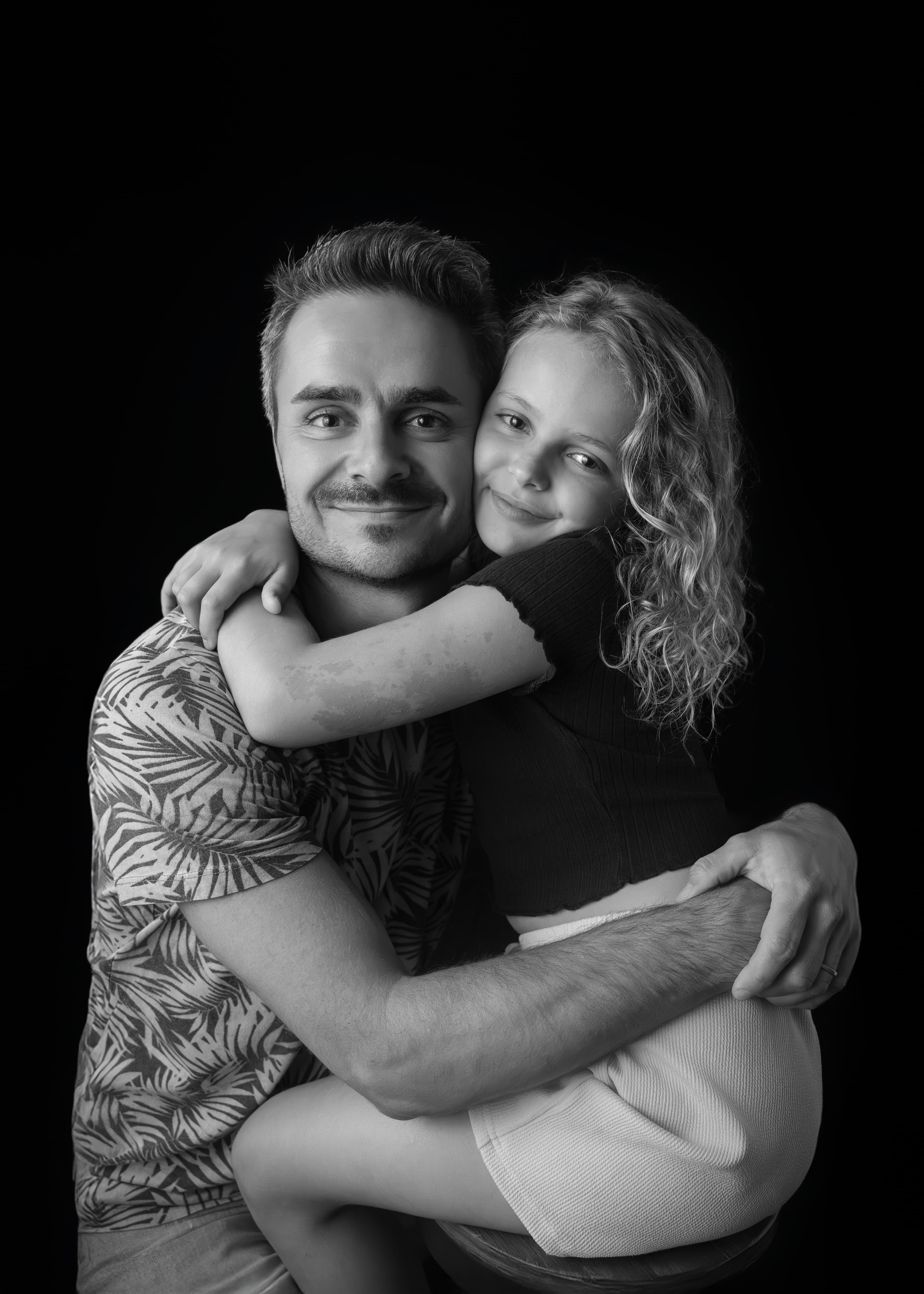 Portrait maternité en noir et blanc - séance grossesse artistique