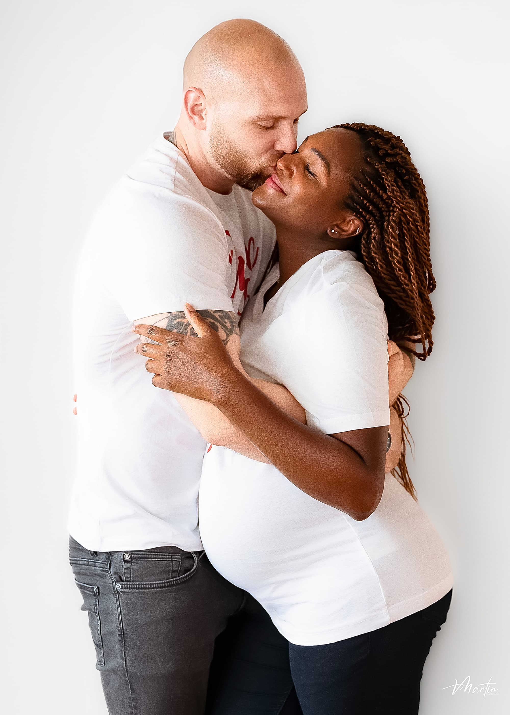 Portrait maternité en noir et blanc - séance grossesse artistique