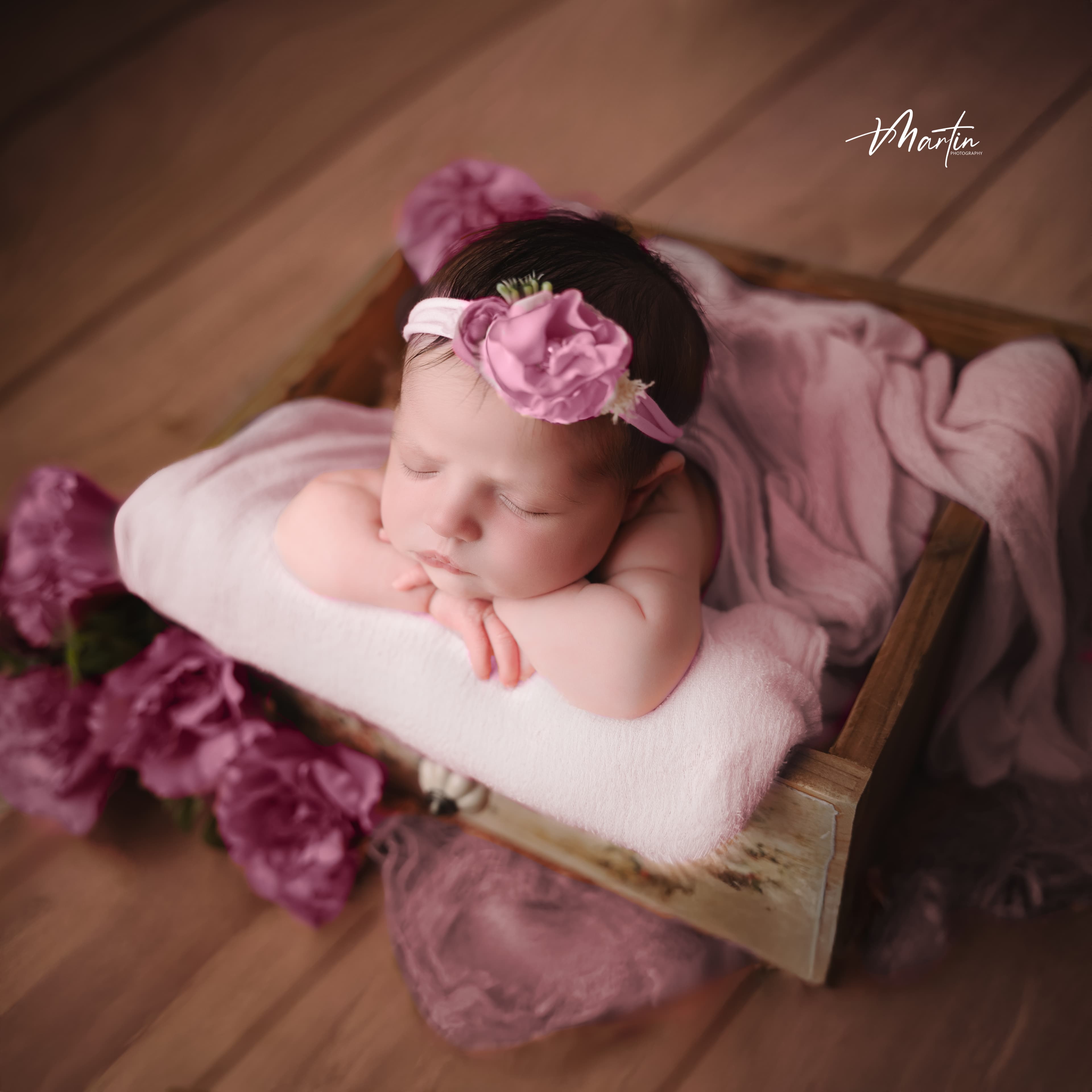 Séance photo nouveau-né en douceur - bébé endormi paisiblement